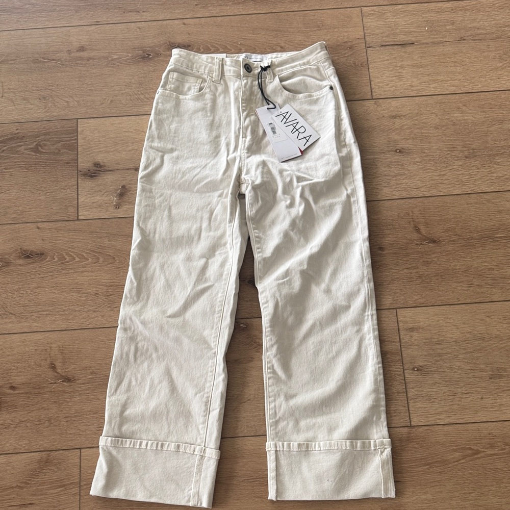 Brand new Women’s Avara - Q2  Cream Straight wide -Leg denim